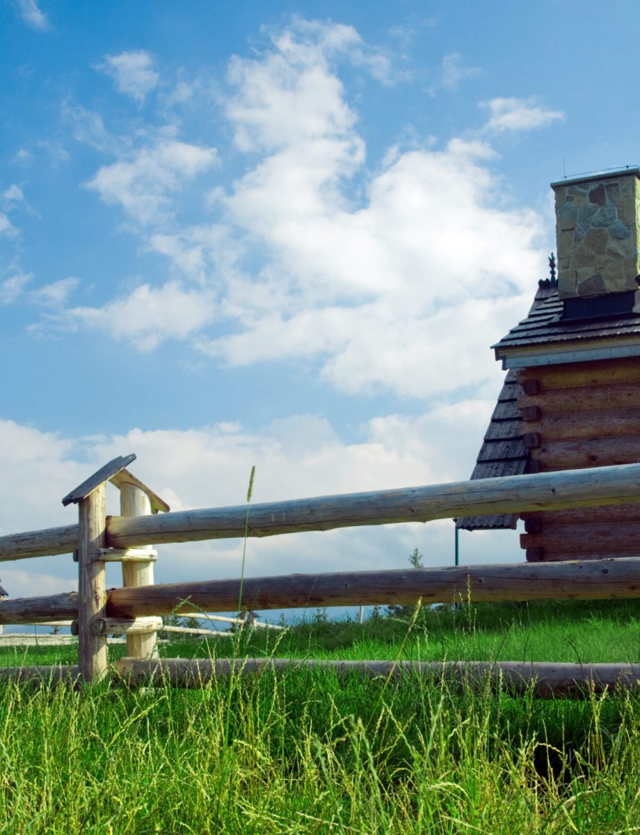 wooden-fence-with-house